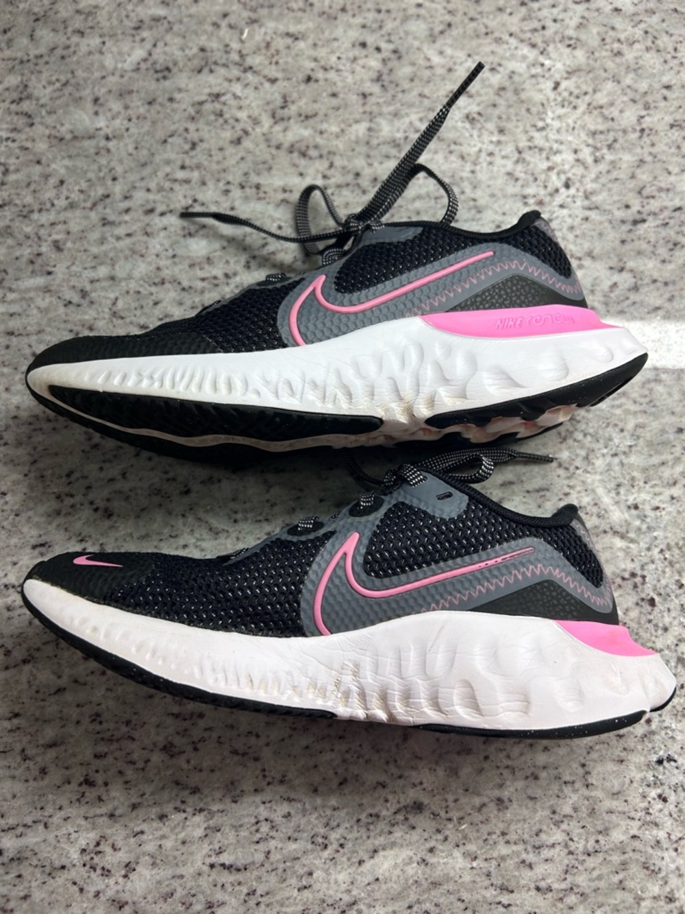 Nike Renew Gs Black/Pink Glow LT Smokey Grey Noir Running Shoes-size 4 youth - Picture 4 of 7